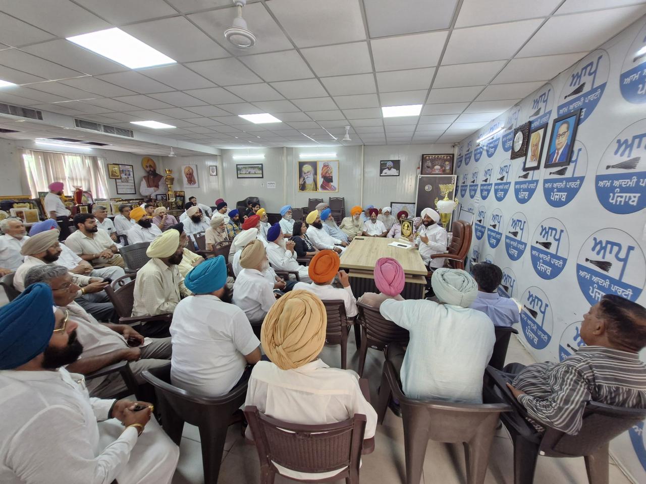 The matter of garbage plant; MLA Kulwant Singh assures permanent solution to the representatives of Resident Welfare Association and religious institutions of Phase-11